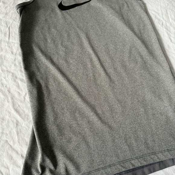 Women’s small Nike pro cool gray training tank - Picture 4 of 9